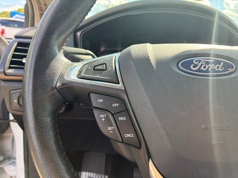 Used 2018 Ford Fusion SE w/ Equipment Group 201A FWD image 16