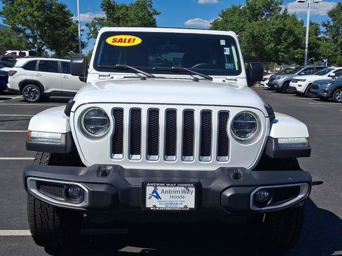 Used 2018 Jeep Wrangler Unlimited Sahara AWD/4WD image 2