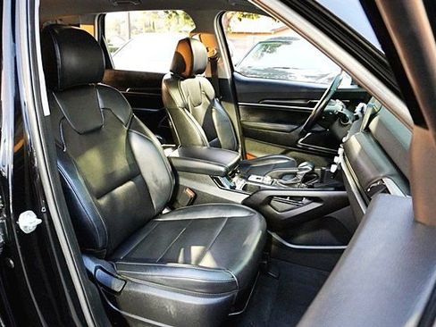 Used 2024 Kia Telluride LX FWD image 12