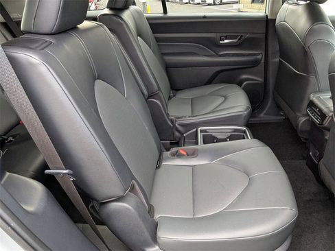 Used 2025 Toyota Grand Highlander AWD image 38