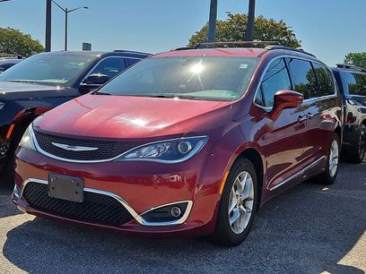 Used 2017 Chrysler Pacifica Touring-L w/ Tire & Wheel Group