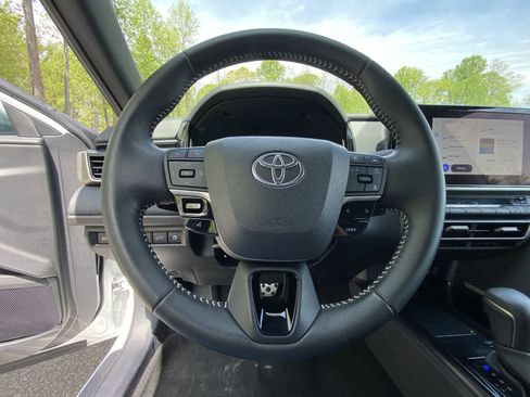 Used 2025 Toyota Camry SE FWD image 25