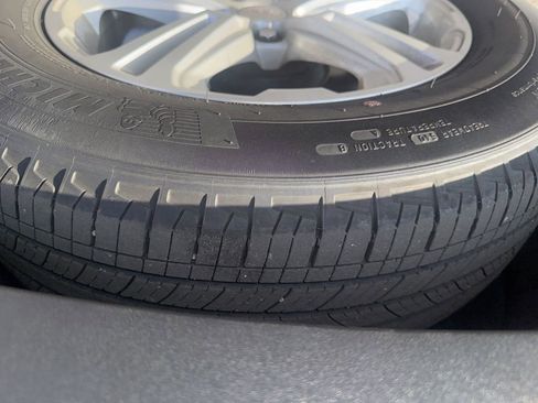 Used 2022 GMC Terrain SLE w/ Driver Convenience Package image 12