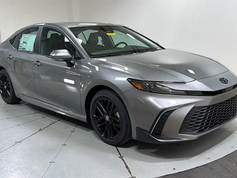 New 2026 Toyota Camry SE image 3