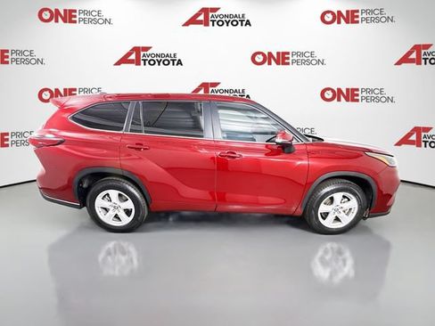 Used 2023 Toyota Highlander LE FWD image 9