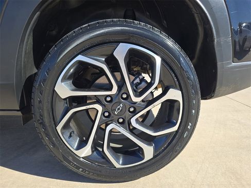 Used 2025 Chevrolet Trax RS w/ Driver Confidence Package image 32