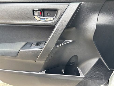 Used 2017 Toyota Corolla LE image 16