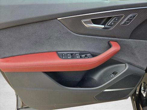 Used 2025 Audi SQ8 Premium Plus image 9