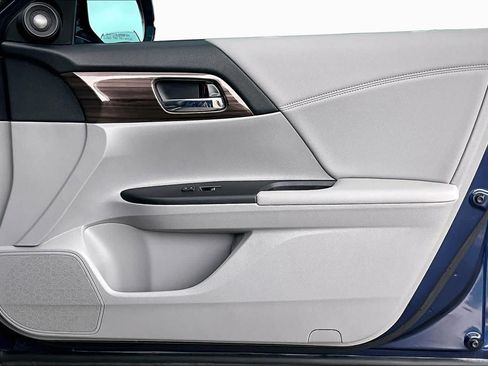 Used 2017 Honda Accord EX-L image 23