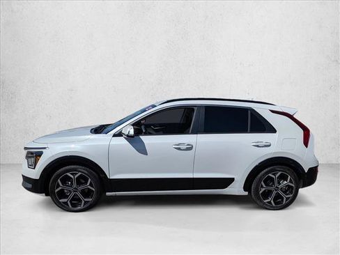 Used 2023 Kia Niro SX Touring FWD image 9