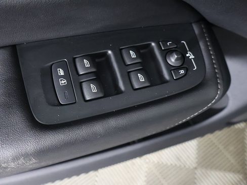 Used 2022 Volvo XC60 B6 Inscription w/ Climate Package image 39