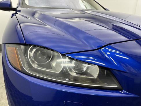 Used 2020 Jaguar F-PACE Prestige image 18