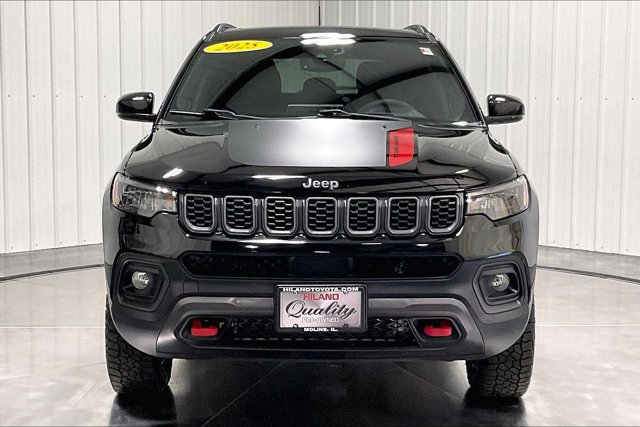 Used 2025 Jeep Compass Trailhawk w/ Sun & Sound Group AWD/4WD image 2
