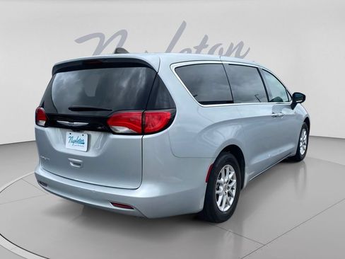 Used 2023 Chrysler Voyager LX FWD image 9