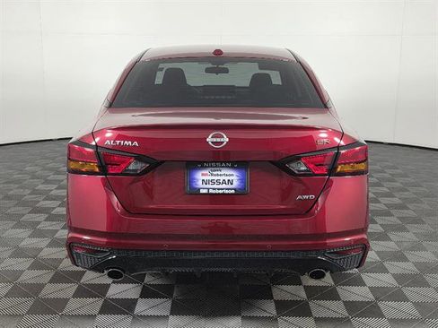 Used 2024 Nissan Altima 2.5 SR w/ SR Premium Package image 5