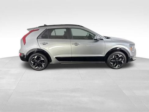 Used 2023 Kia Niro Wind w/ Wind Preserve Package FWD image 5