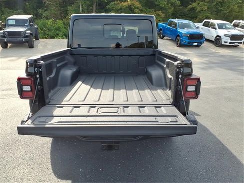 New 2025 Jeep Gladiator Rubicon w/ Convenience Group image 5