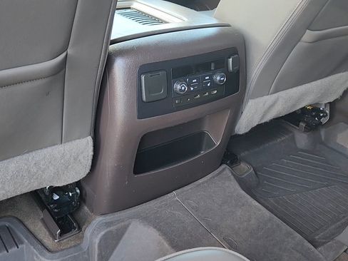 Used 2019 GMC Yukon XL Denali w/ Denali Ultimate Package AWD/4WD image 17