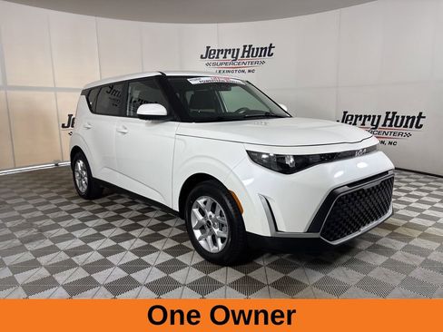 Used 2025 Kia Soul LX w/ LX Technology Package FWD image 4