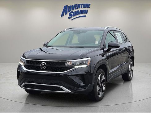 Used 2024 Volkswagen Taos SE image 2