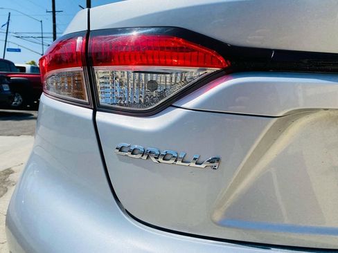 Used 2020 Toyota Corolla LE FWD image 12