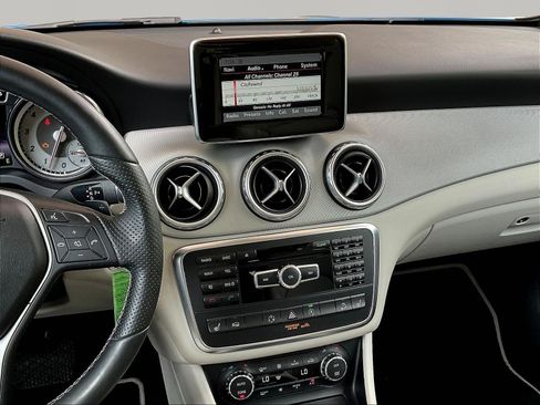 Used 2015 Mercedes-Benz GLA 250 4MATIC image 9