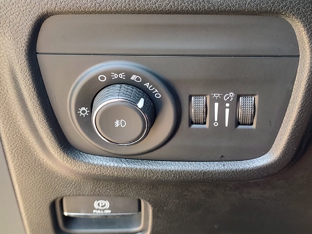 Used 2023 Jeep Grand Cherokee L Limited w/ Luxury Tech Group II RWD image 25