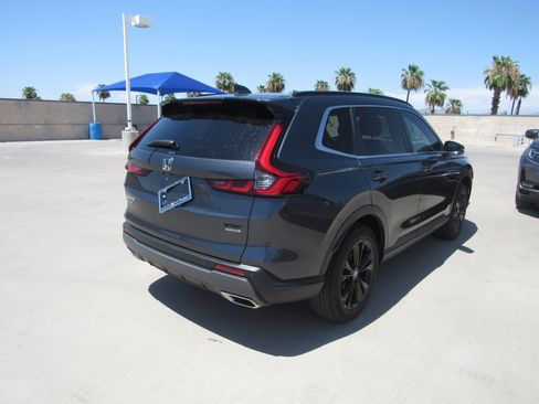 Used 2023 Honda CR-V Sport Touring image 3
