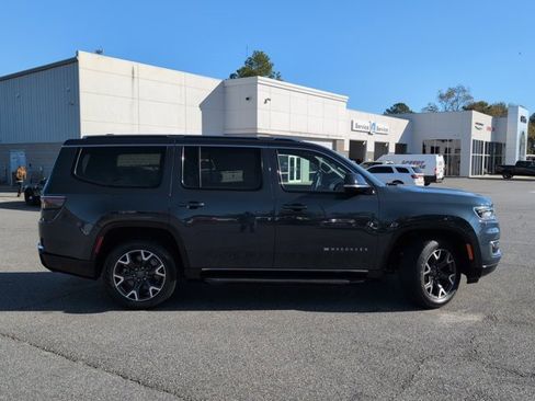 Used 2024 Jeep Wagoneer Series III image 3