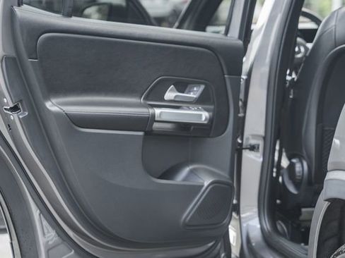 Used 2022 Mercedes-Benz GLB 250 4MATIC w/ Premium Package Lite image 37