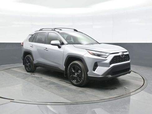 Used 2025 Toyota RAV4 XLE image 1