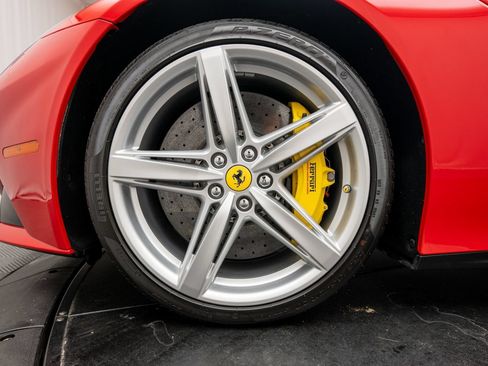 Used 2016 Ferrari F12 Berlinetta RWD image 33