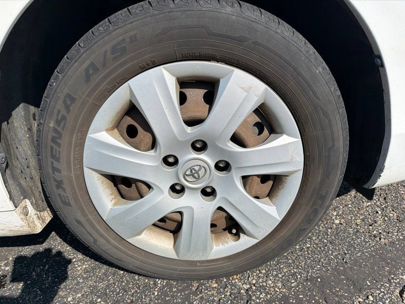 Used 2011 Toyota Camry LE FWD image 9