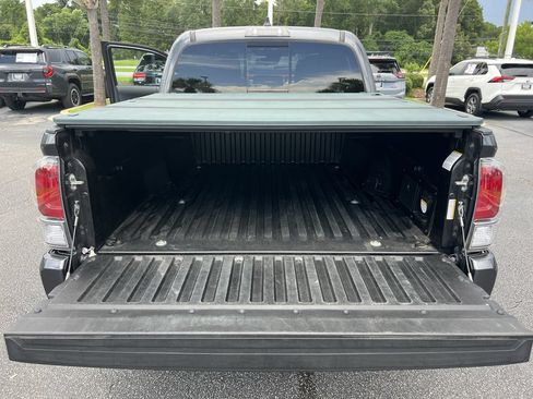 Used 2020 Toyota Tacoma TRD Sport AWD/4WD image 33