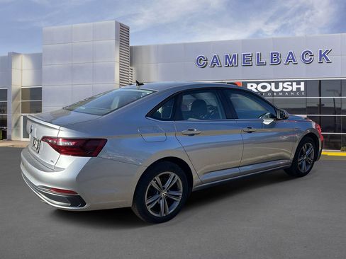 Used 2024 Volkswagen Jetta SE image 8