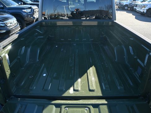 Used 2022 Jeep Gladiator Sport image 13