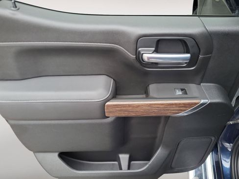 Used 2021 Chevrolet Silverado 1500 High Country w/ Technology Package image 18