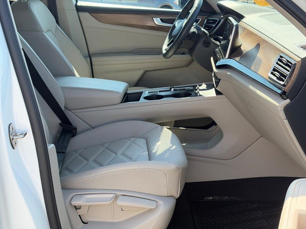 Used 2024 Volkswagen Atlas SE FWD image 18