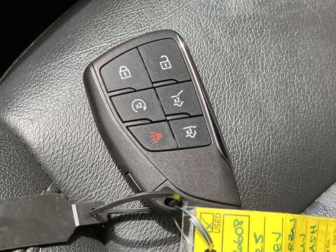 Used 2025 Chevrolet Suburban Z71 AWD/4WD image 27