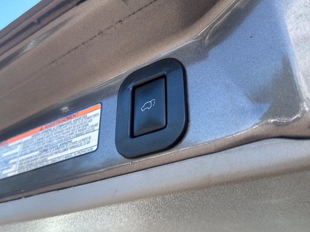 Used 2017 Toyota Sienna XLE Premium w/ Outdoor Package AWD/4WD image 9