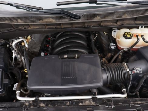 Used 2022 Chevrolet Suburban Z71 w/ Luxury Package image 12