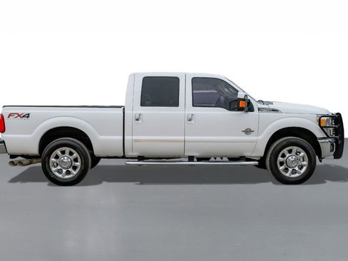 Used 2016 Ford F250 Lariat w/ Lariat Interior Package image 4