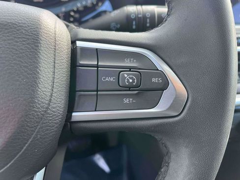 Used 2024 Jeep Compass Latitude image 18