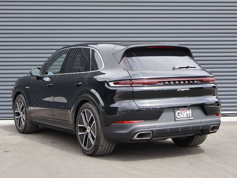 Certified 2025 Porsche Cayenne E-Hybrid AWD/4WD image 3