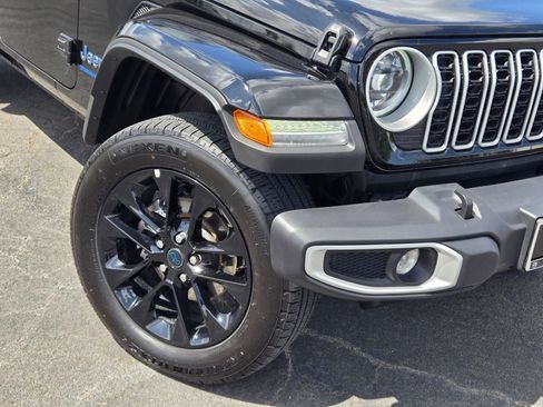 Used 2025 Jeep Wrangler Unlimited Sahara w/ Safety Group AWD/4WD image 10