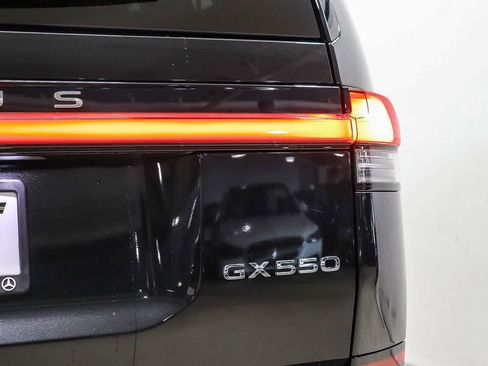 Used 2024 Lexus GX 550 w/ Accessory Package (Z1) AWD/4WD image 11