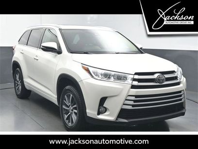 Used 2017 Toyota Highlander SE