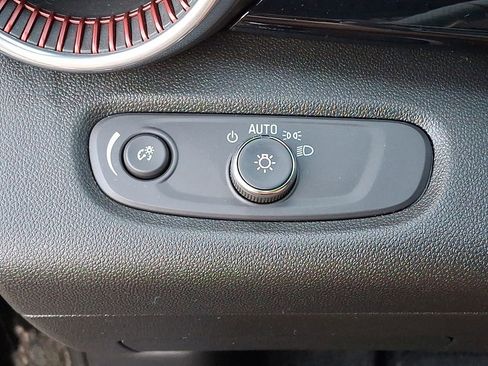 Used 2025 Chevrolet Trax RS w/ Driver Confidence Package image 25