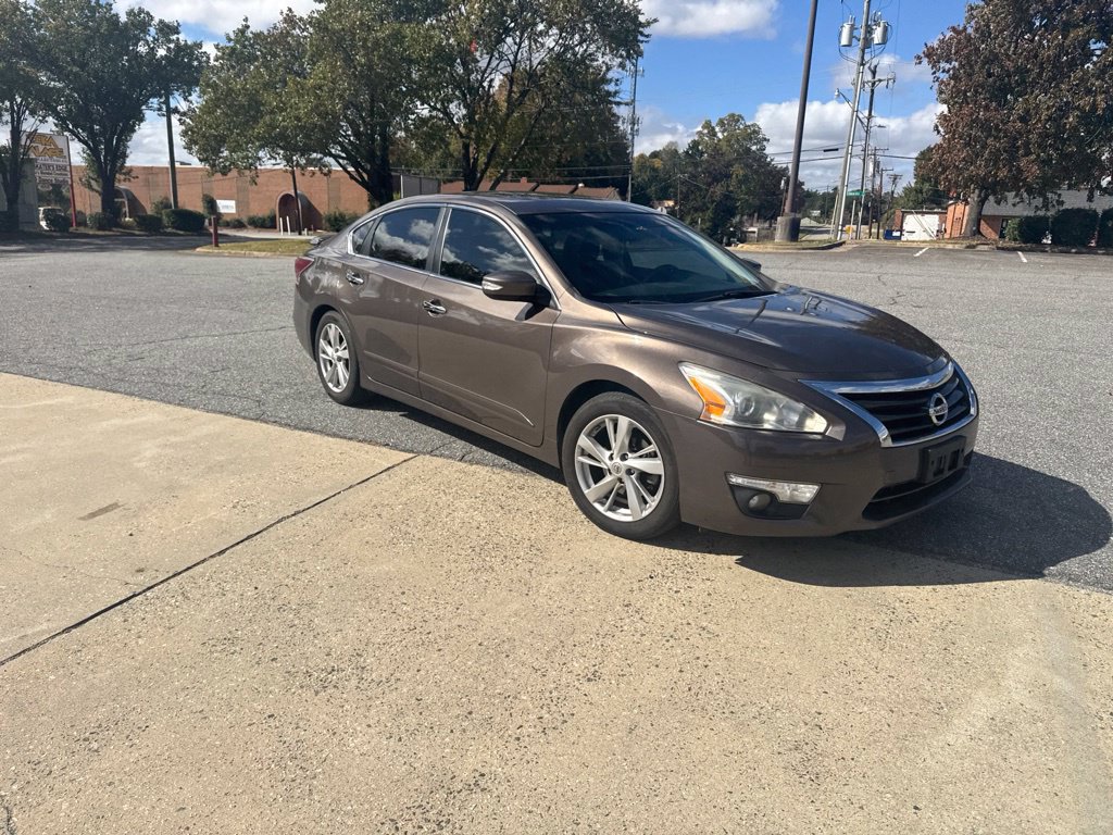 Used 2014 Nissan Altima 2.5 SL w/ Moonroof Package FWD image 8