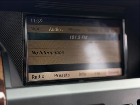 Used 2010 Mercedes-Benz GLK 350 4MATIC image 16